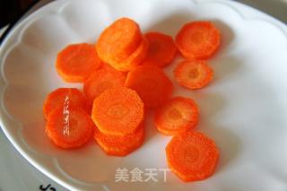 白菜汁宽汤面片的做法步骤：2