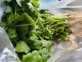 凉拌香菜的做法步骤：1