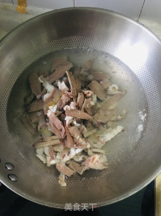 土豆粉条烩牛杂的做法步骤：3