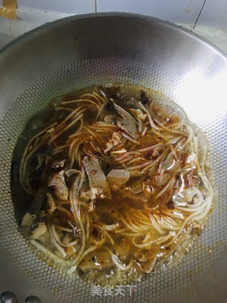土豆粉条烩牛杂的做法步骤：7