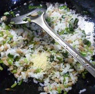 甜不辣雪菜炒饭的做法步骤：7