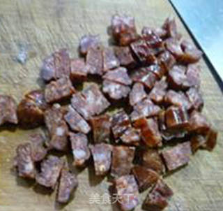 儿子爱吃的粽子~~~~~~毛豆麻辣香肠糯米粽的做法步骤：7
