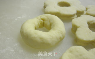花形甜面圈的做法步骤：9