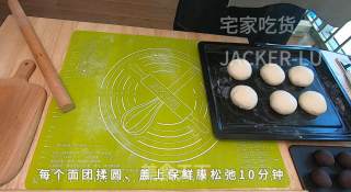 红豆沙面包卷，新手学烘焙，晚上发面早上做，节省时间还方便。的做法步骤：7
