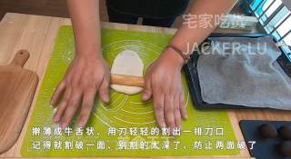 红豆沙面包卷，新手学烘焙，晚上发面早上做，节省时间还方便。的做法步骤：10