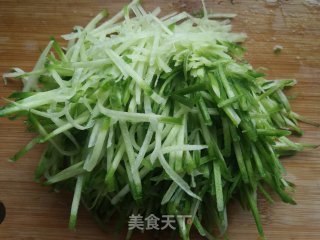 青萝卜虾丸汤的做法步骤：2