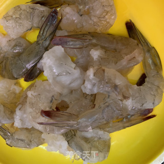 白菜鲜虾粥的做法步骤：2