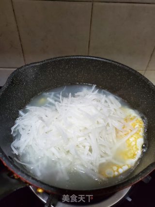 鸡蛋萝卜丝汤的做法步骤：5