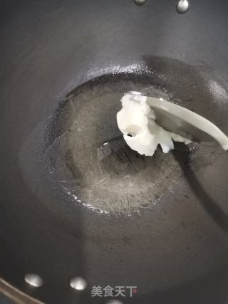 白菜炖土豆粉的做法步骤：2