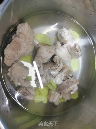 猪骨山药香菇汤的做法步骤：1