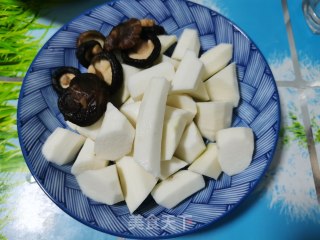 猪骨山药香菇汤的做法步骤：2