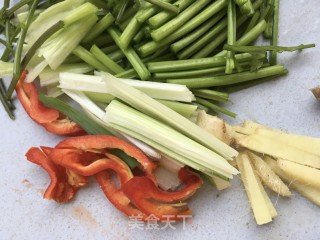 芫荽爆羊肝的做法步骤：3