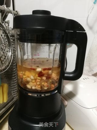 红薯花生银耳羹的做法步骤：2
