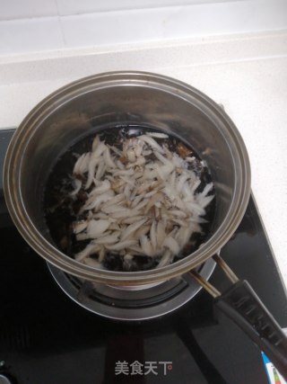 番茄鸡蛋酸辣汤的做法步骤：2