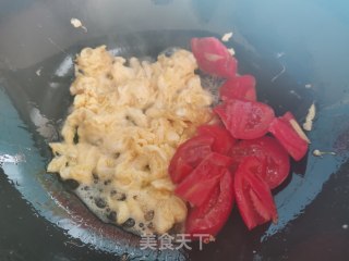 番茄鸡蛋面的做法步骤：2