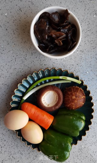 鱼香炒蛋盖浇面的做法步骤：2