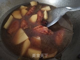 红烧鸡翅土豆的做法步骤：7