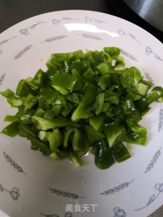 青椒鸡蛋的做法步骤：1