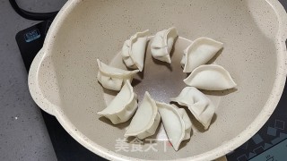 快手早餐煎饺的做法步骤：1