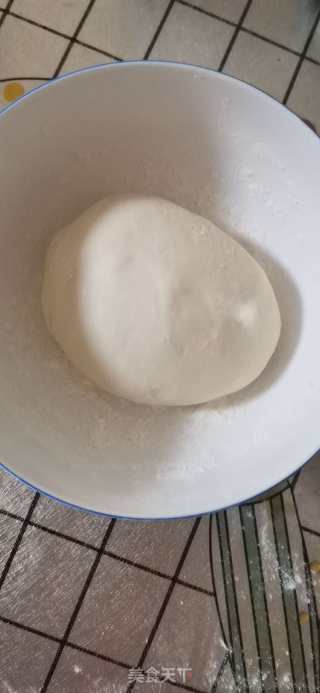 生煎韭菜粉丝饼的做法步骤：1