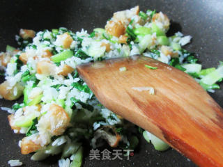 油条青菜炒饭的做法步骤：7