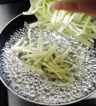 凉拌腐竹的做法步骤：3