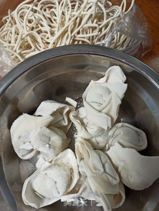 红油馄饨面的做法步骤：1