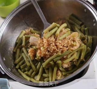 豆角焖饭 饭菜肉一锅出，香到舔碗底的懒人饭！的做法步骤：5