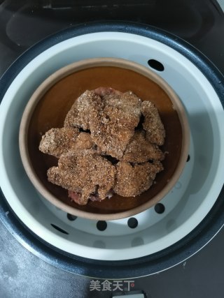 蒸咸粉蒸肉的做法步骤：4