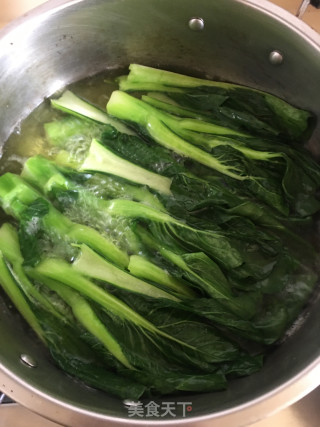 牛肉炒菜心的做法步骤：3