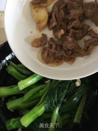 牛肉炒菜心的做法步骤：8