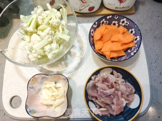 家常炒花菜的做法步骤：2