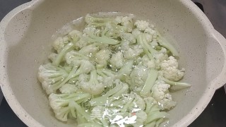 家常炒花菜的做法步骤：3