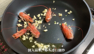 番茄虾的做法步骤：2