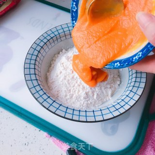 南瓜红糖三角包的做法步骤：6