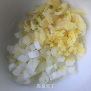 糖醋九孔莲的做法步骤：3