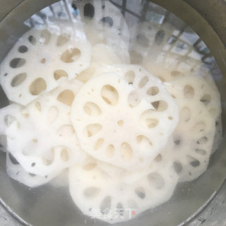 糖醋九孔莲的做法步骤：5