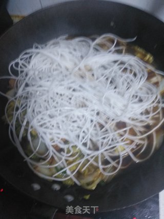 白菜猪肉炖粉条的做法步骤：13