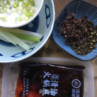 羊肉卷白菜时蔬锅的做法步骤：1