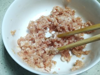 韩式泡菜猪肉煎饺的做法步骤：1