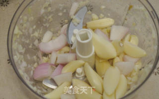 蒜茸咸猪肉炒西葫芦的做法步骤：2