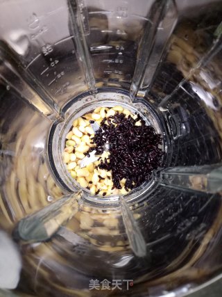 黑米豆浆的做法步骤：2
