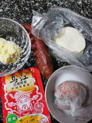 太阳花锅贴的做法步骤：1