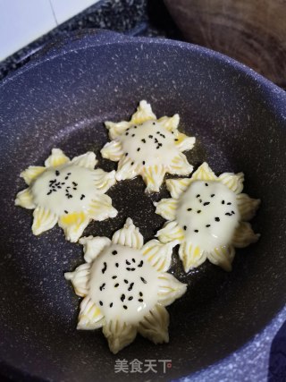 太阳花锅贴的做法步骤：10