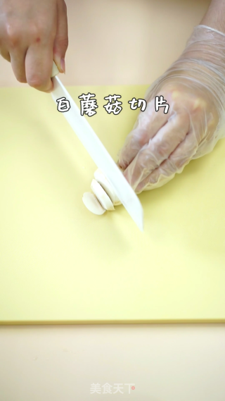 番茄牛小排汤的做法步骤：1