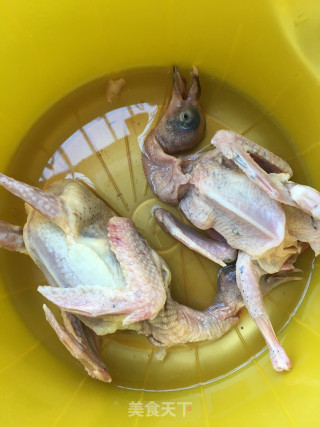 鹌鹑炖莲藕的做法步骤：1