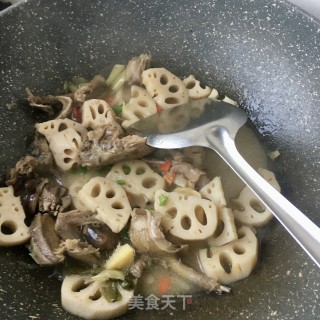 鹌鹑炖莲藕的做法步骤：17