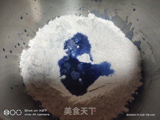 蝶豆花热狗面包卷的做法步骤：2