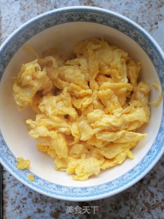 白菜虾仁炒米粉的做法步骤：4
