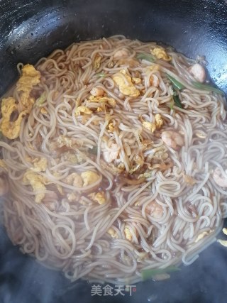 白菜虾仁炒米粉的做法步骤：8